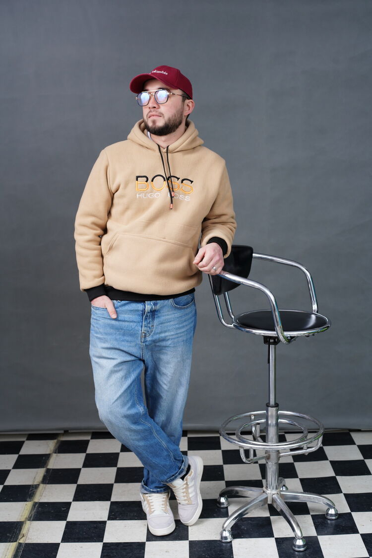  39946264  Kamil, 28 ,     