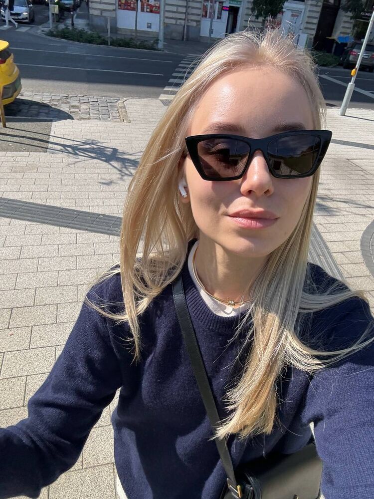  Hanover,   Julia, 28 ,   ,   
