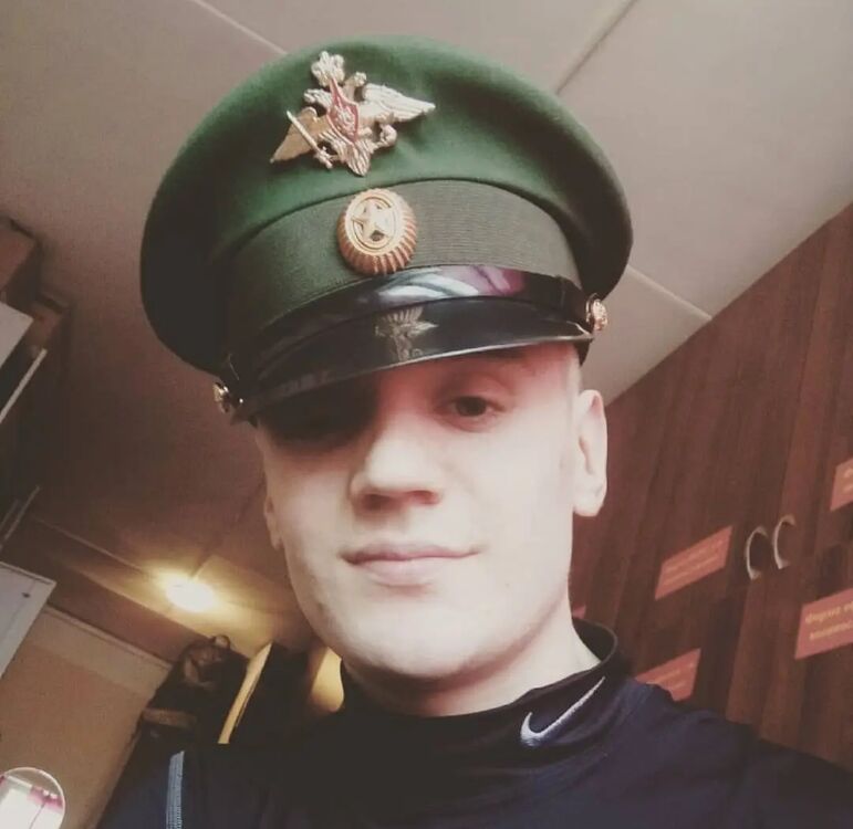  41022944  , 27 ,    