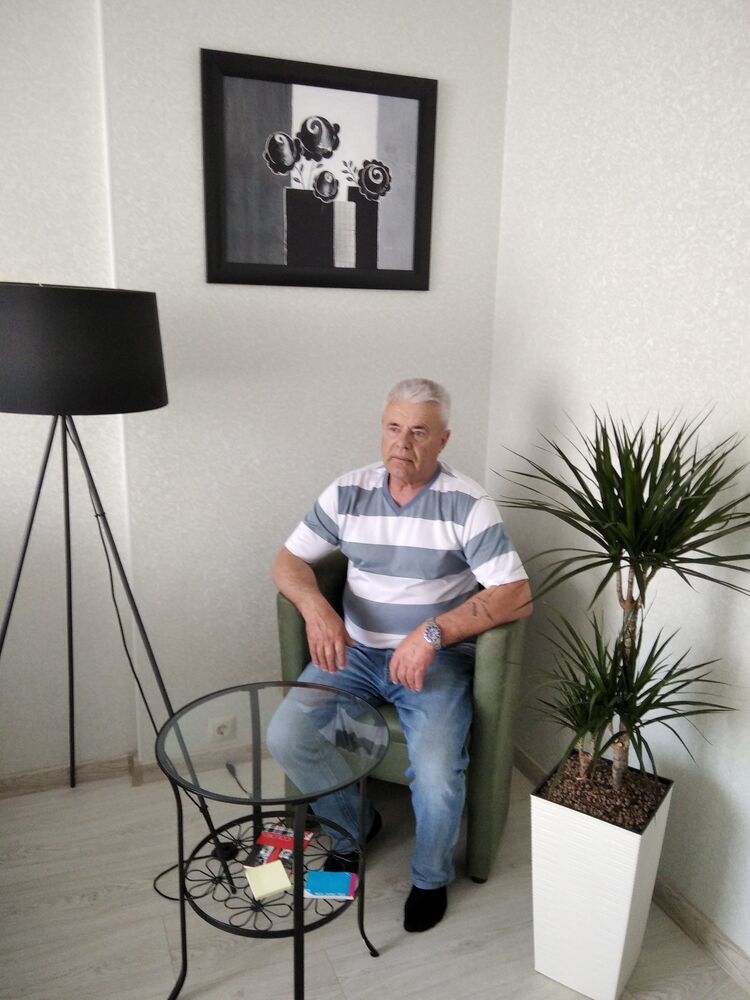  22930874  Vasili, 66 ,    