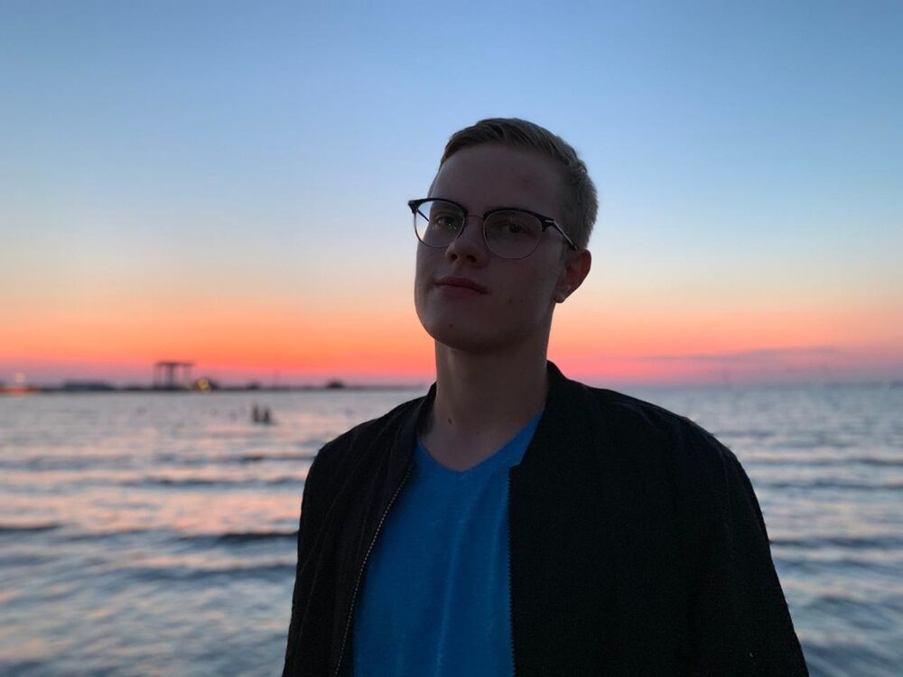  18053554  Igrik, 28 ,    