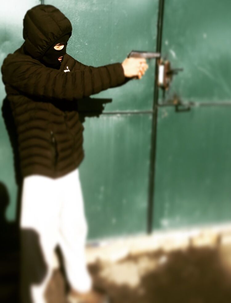  15028024  Esenaliev, 25 ,    