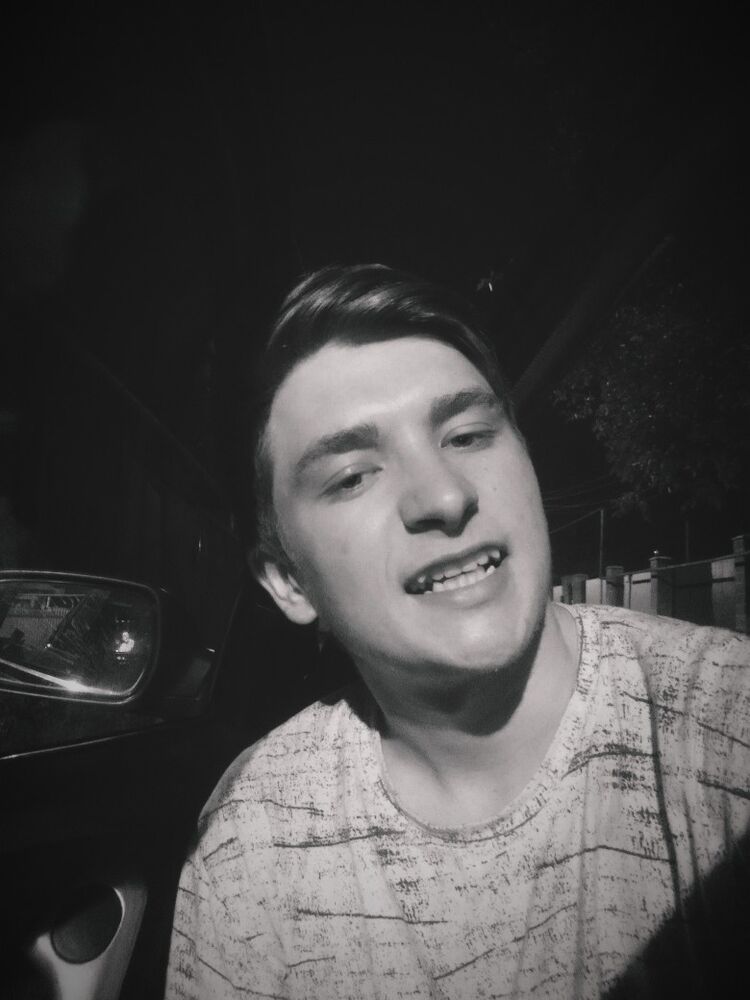  17979784  Denis, 27 ,    