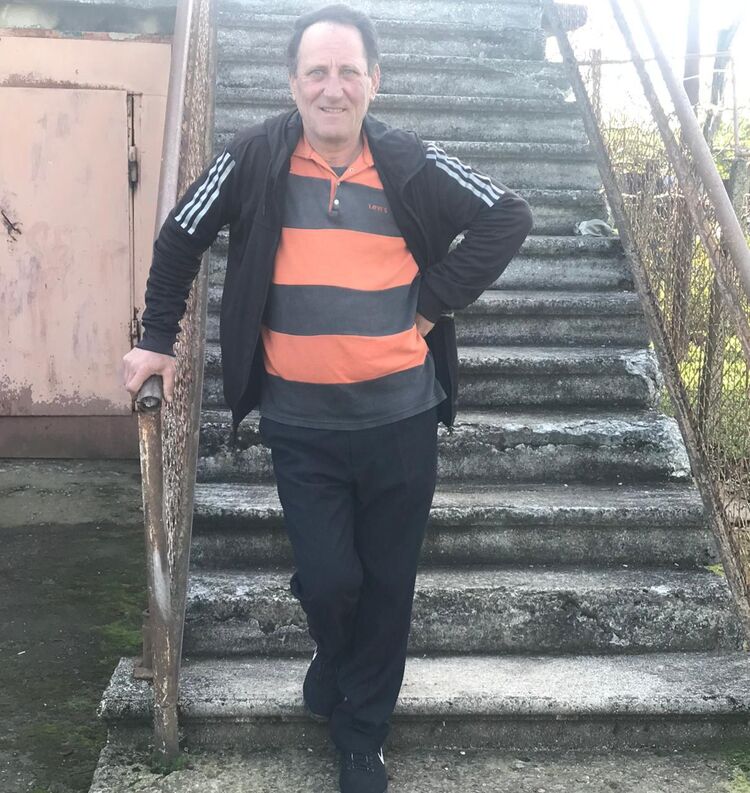  34127484  Bachuk, 61 ,    
