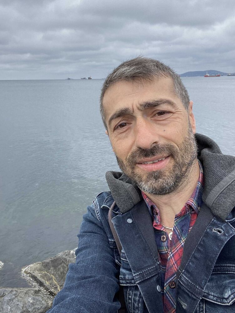  24316224  Ozcan, 46 ,    