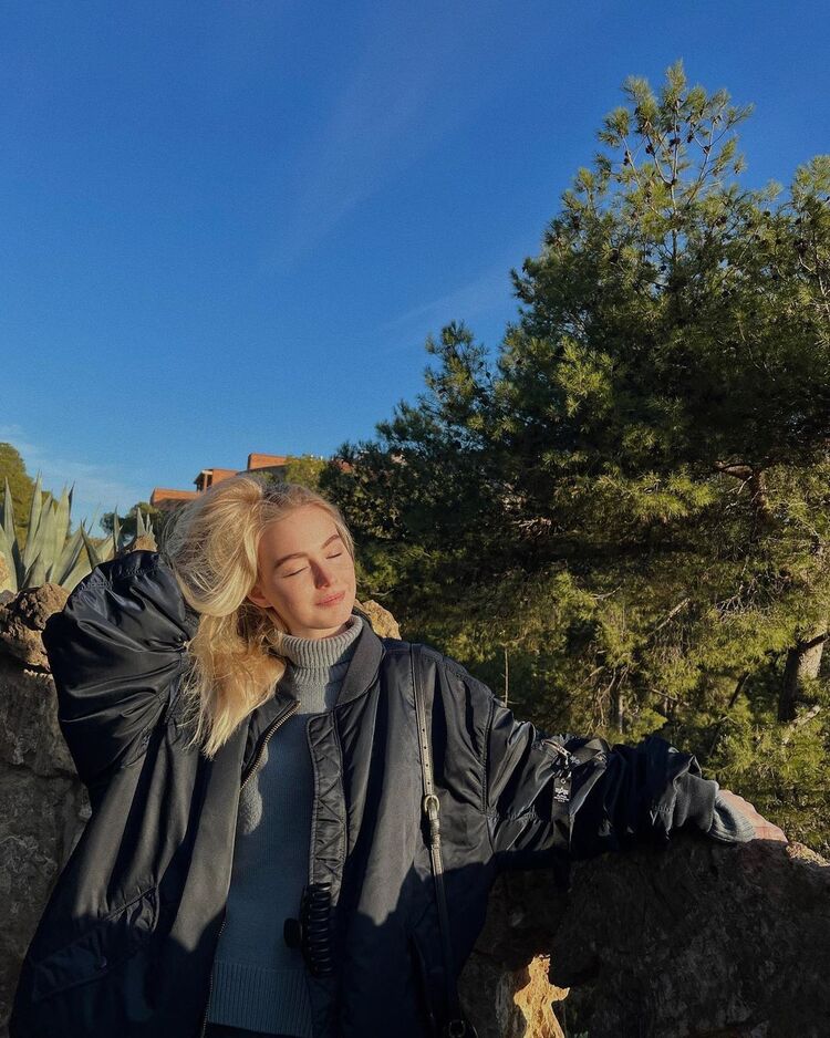  37026024  , 30 ,    -