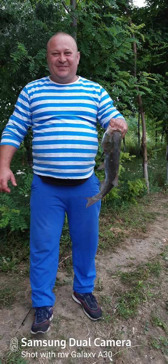  18734954  Oleg, 44 ,    