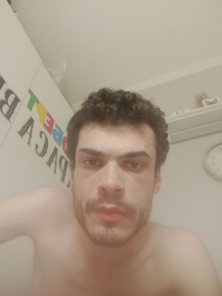 42661134  Robert, 28 ,    