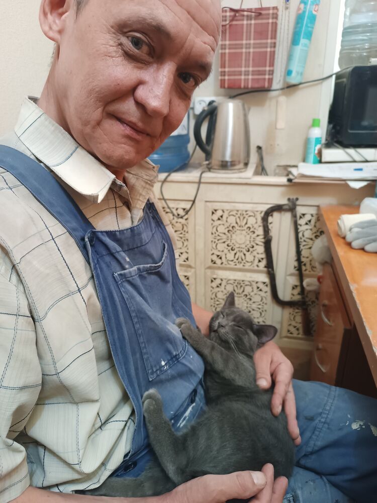  46471484  Slava, 52 ,    
