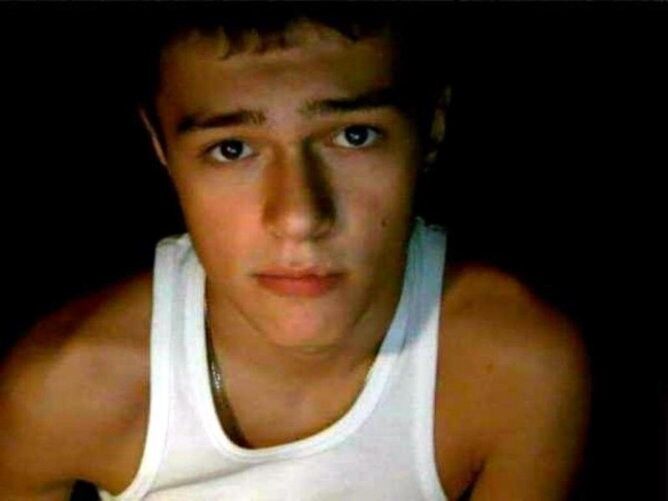  7808594  Eduard, 27 ,    