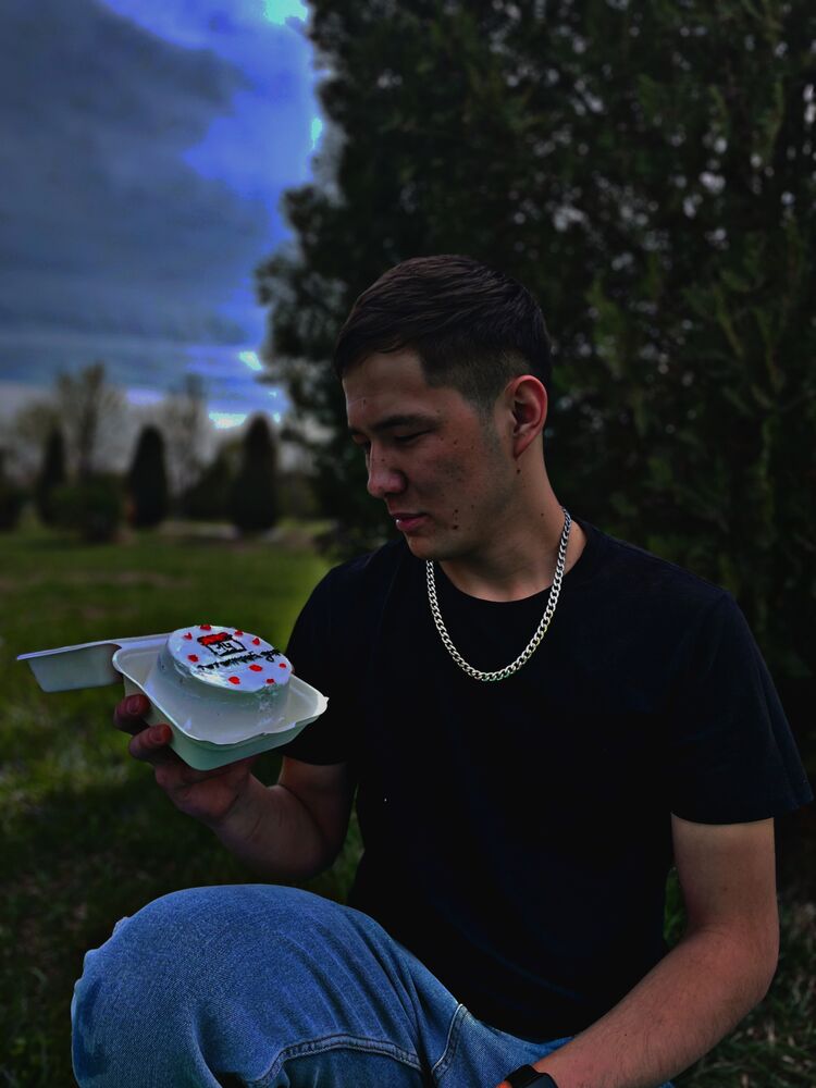  33498424  Daniyar, 24 ,    