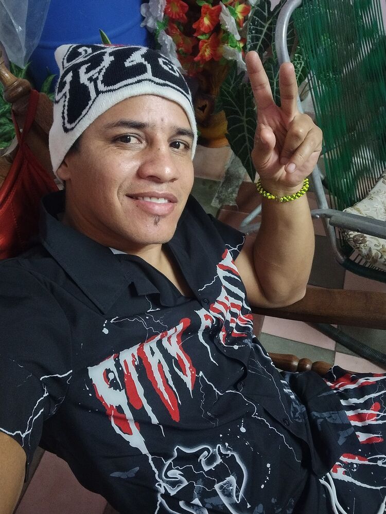  -,   Yordenis, 41 ,   ,   