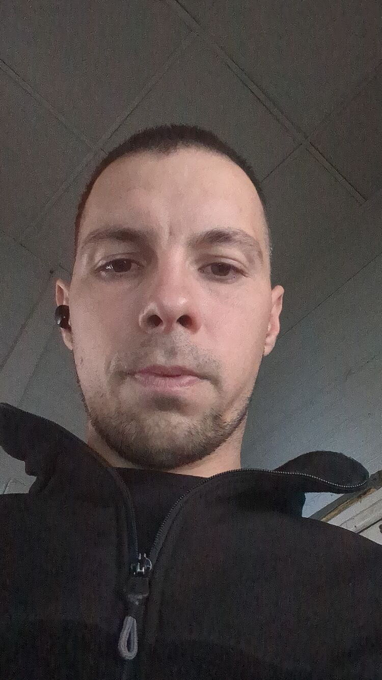  53324584  Albert, 32 ,    