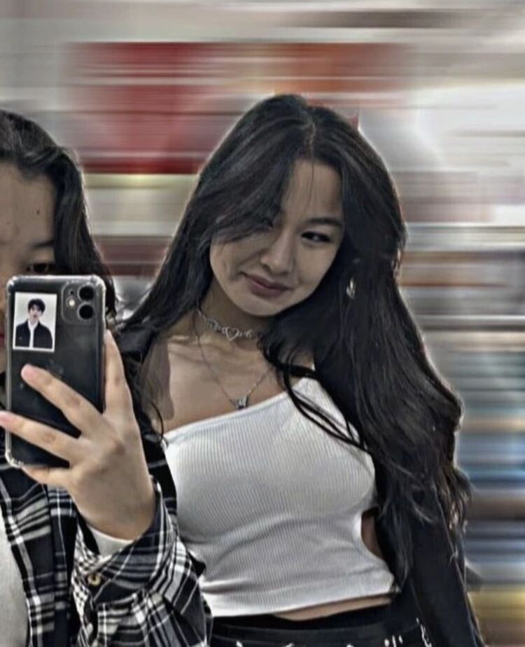  52303054  Diana, 19 ,    
