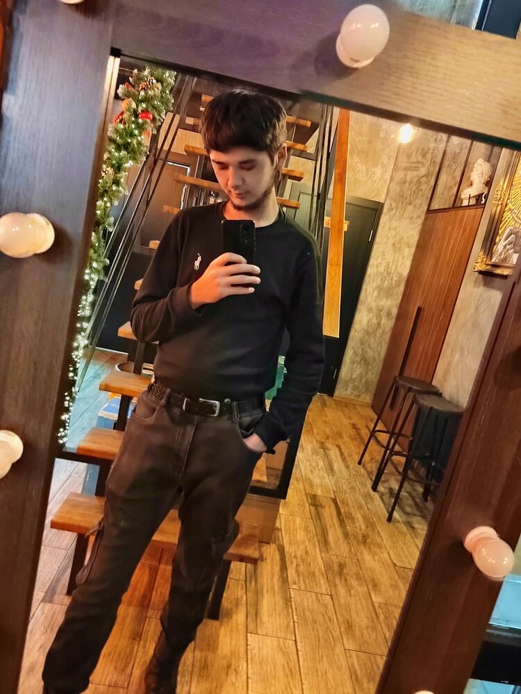  48757904  , 21 ,    
