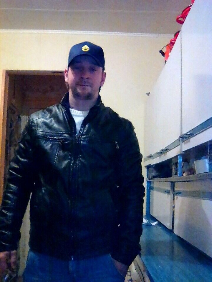  19495494  Sandis, 38 ,    