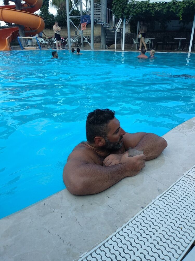  17646824  Zafer, 40 ,    