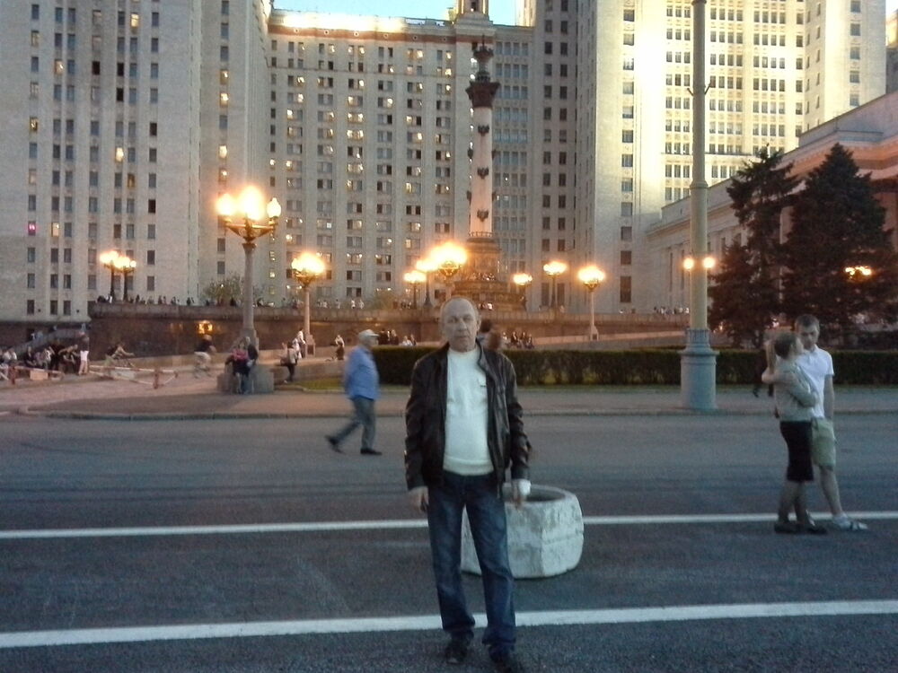 4749454  Viktor, 68 ,    
