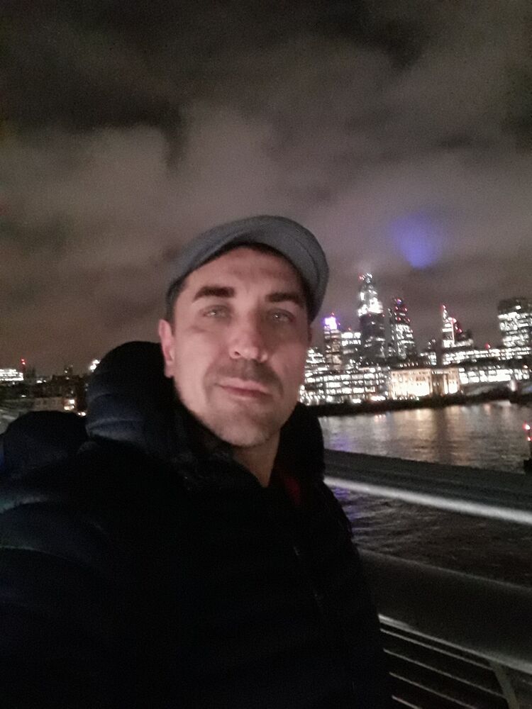  Caerdydd,   Dave, 42 ,   ,   