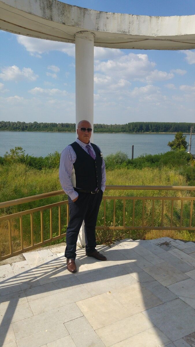 17353534  Stoyan, 54 ,    