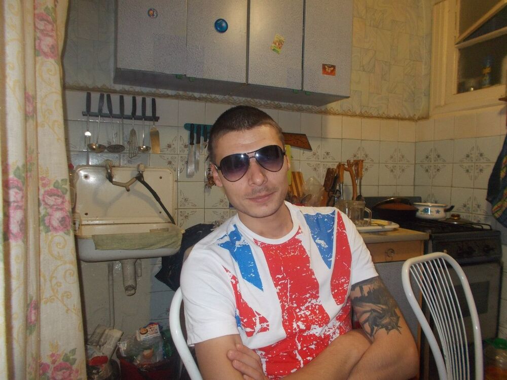  ,   Xandr, 40 ,   