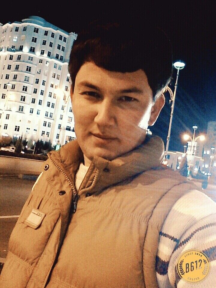  10688424  Aly, 34 ,    