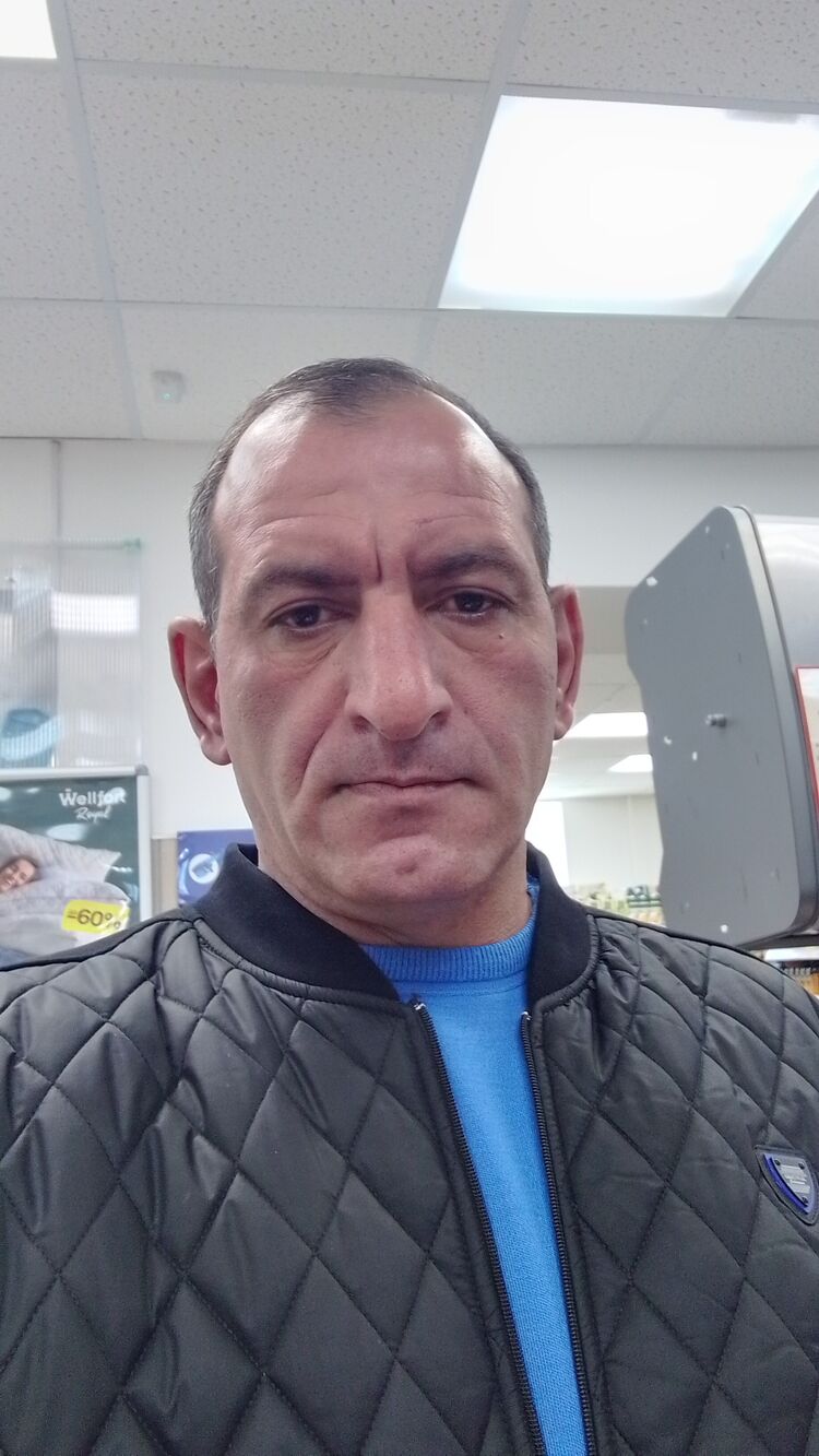  42829484  Artur, 47 ,    