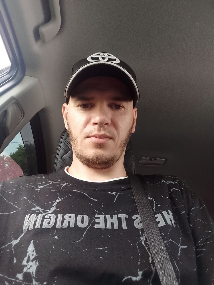  52582794  Sergei, 37 ,    