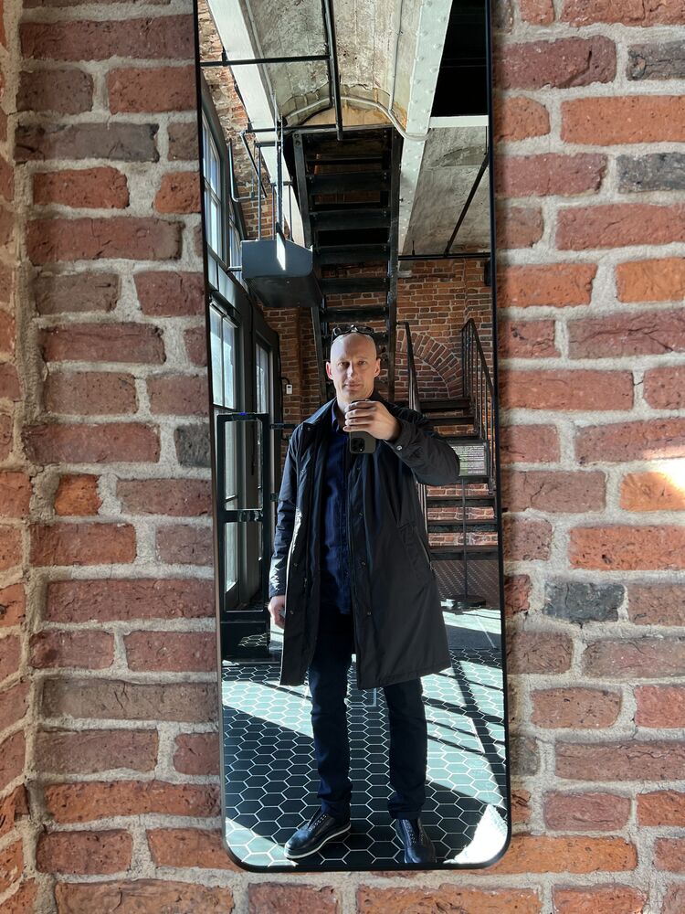  38055864  Vlad, 47 ,    -