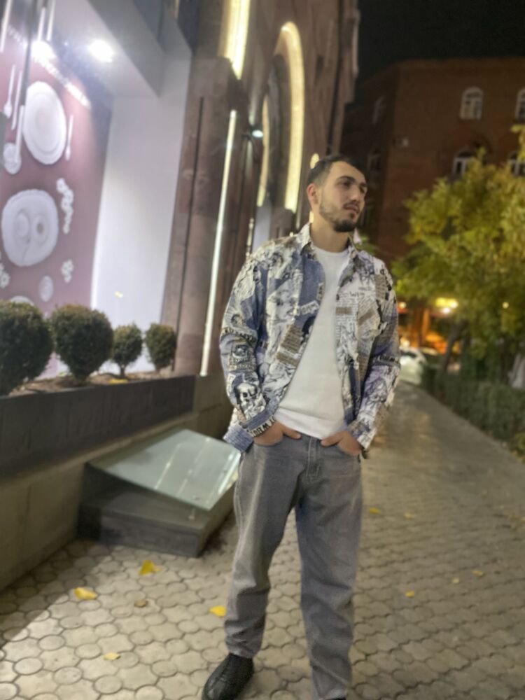  47501574  Sargis, 26 ,    