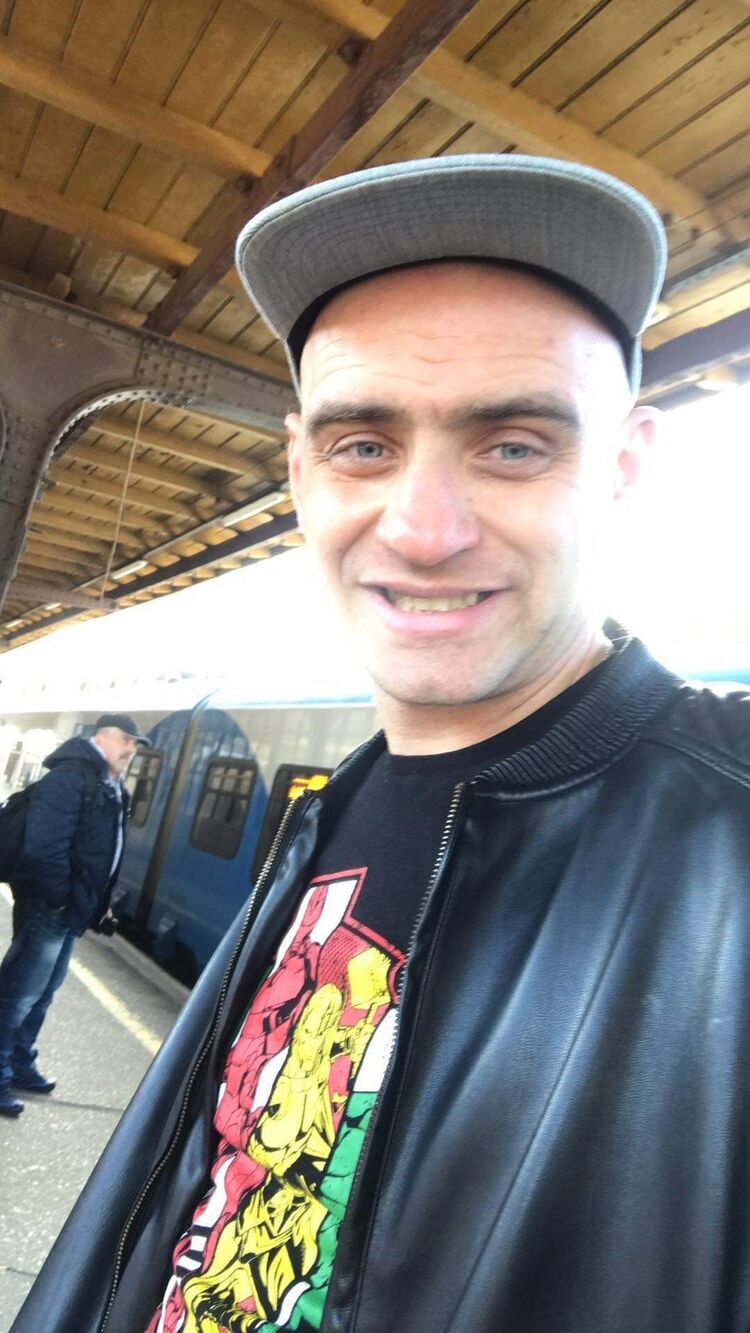  51740464  Michas, 38 ,    