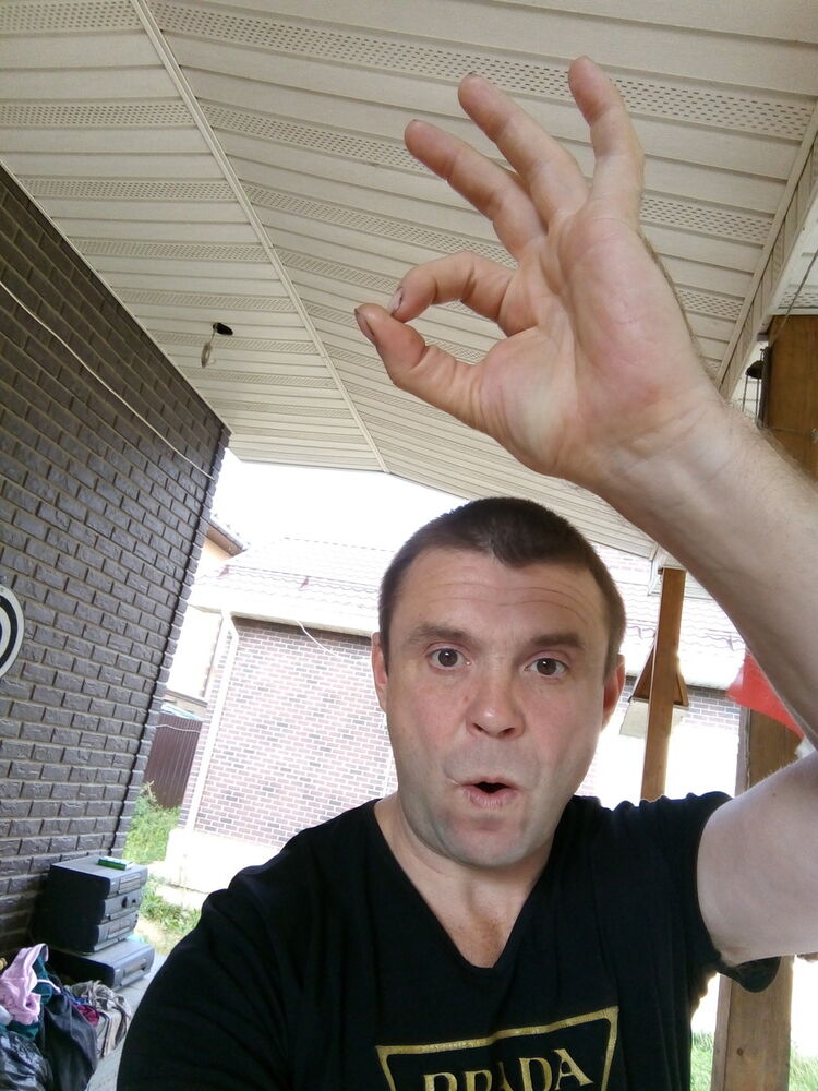  10448494  Pavel, 46 ,    