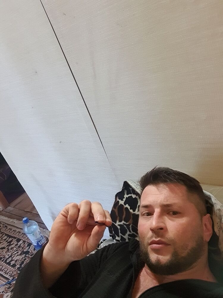  35610884  , 44 ,     
