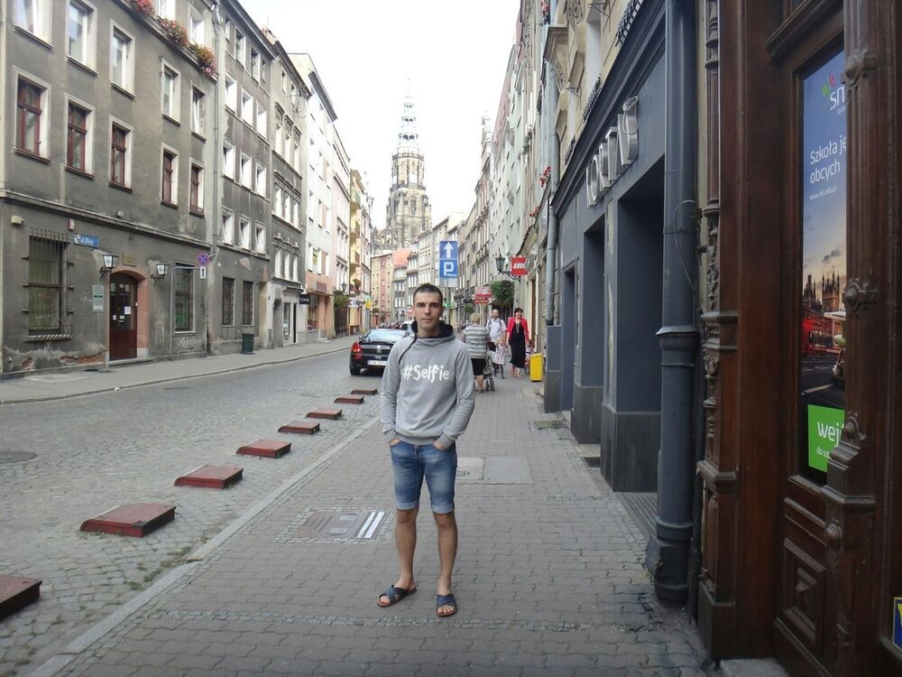  8459964  Viktor, 42 ,    