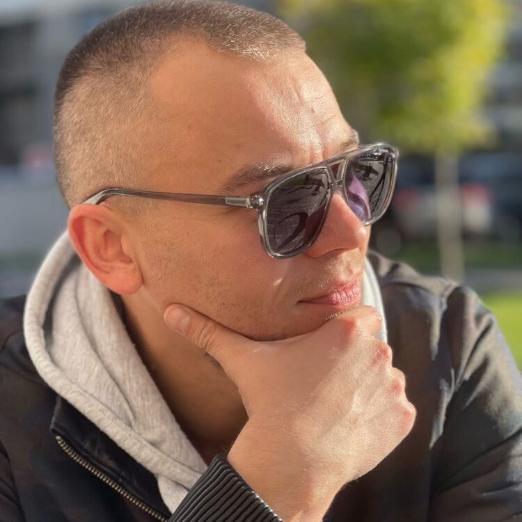  53830034  Rikardo, 32 ,    -