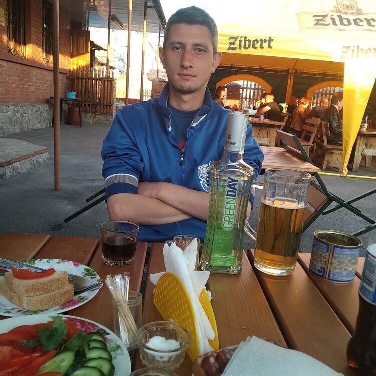  ,   Artur, 33 ,   ,   , c 