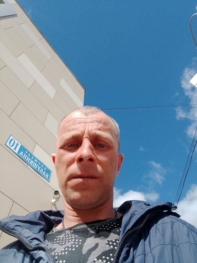  42780554  Mikhail, 37 ,    