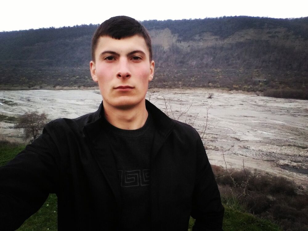  15822254  Akber, 25 ,    