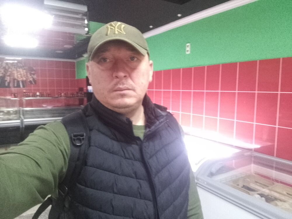  52085084  Wiktor, 39 ,    