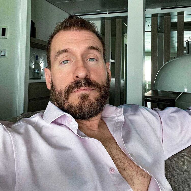  49889054  Robert, 52 ,    