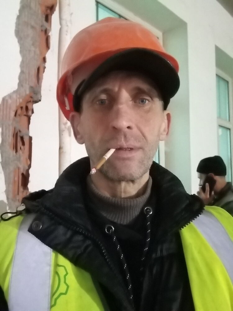  ,   Taras, 48 ,   ,   