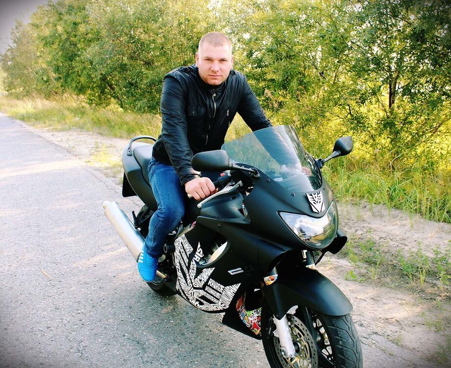  52920264  Pavel, 34 ,    