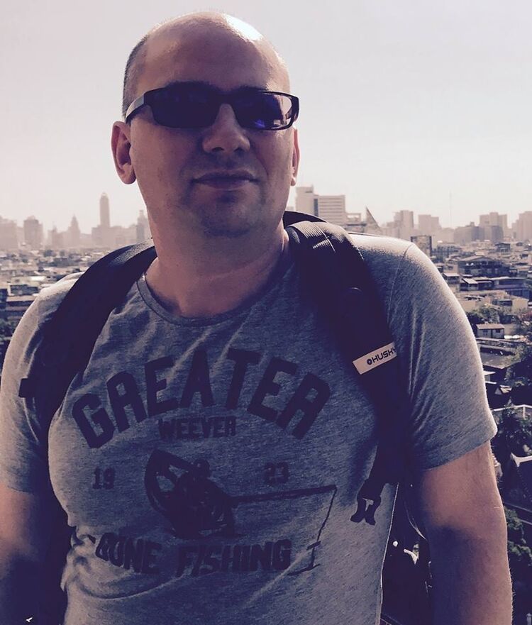  9406554  Tomas, 43 ,    