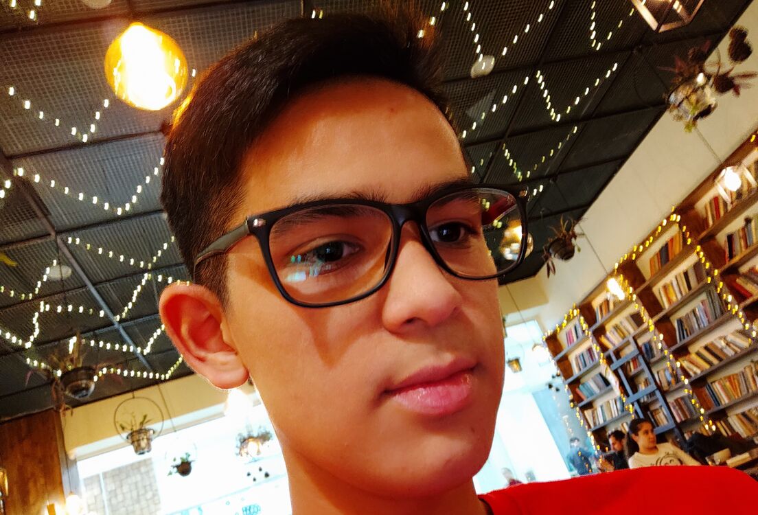  23251624  Ilyas, 23 ,    