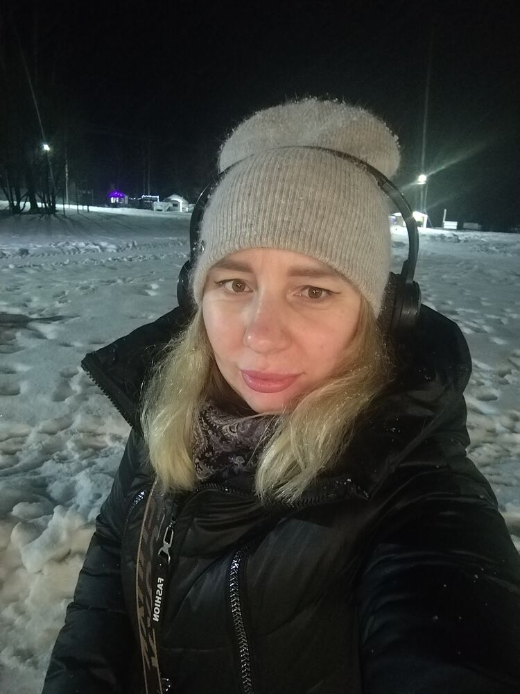  ,   Valeria, 35 ,   