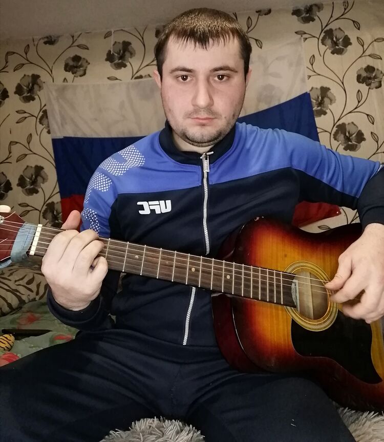  -,   Alexander, 32 ,   ,   , c , 