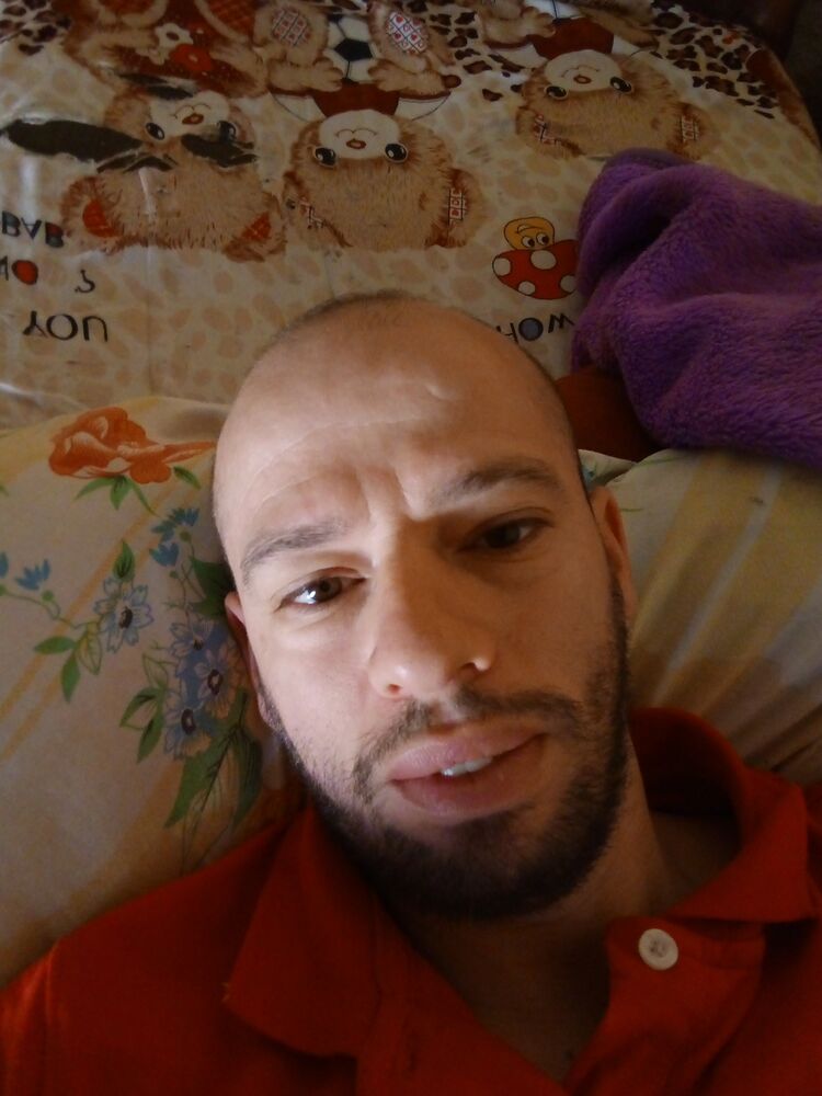 ���������� Algiers, ���� ������� Azzou, 35 ���, ������������ ��� c�������� ���������