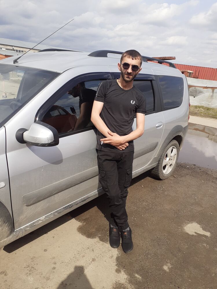  22760314  Robert, 32 ,    