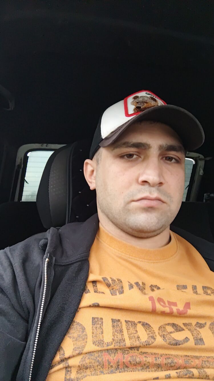  35160014  Vadim, 35 ,    