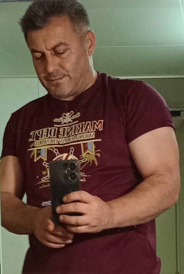  51548994  Emre, 43 ,    -